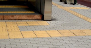 Тактильная плитка ПВХ в Вятских Поляне - купить от 711 руб. в ТротуарнаяПлитка