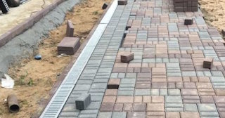Профессиональная укладка плитки на улице в Вятских Поляне в октябре