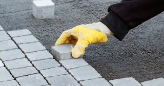 Укладка тротуарной плитки 50 на 50 в Вятских Поляне в октябре