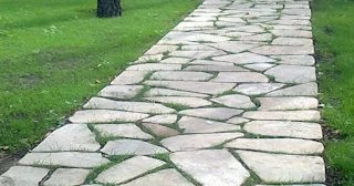 Профессиональная укладка камня на дорожки в Вятских Поляне в октябре