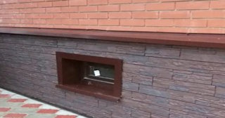 Облицовка цоколя панелями под камень в Вятских Поляне в октябре