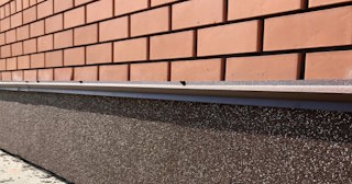 Облицовка цоколя керамогранитом в Вятских Поляне в октябре