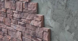 Качественная отделка цоколя фундамента снаружи в Вятских Поляне в октябре