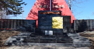 Профессиональное благоустройство памятников в Вятских Поляне в октябре